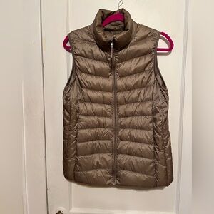 Uniqlo ultra light large vest in light brown